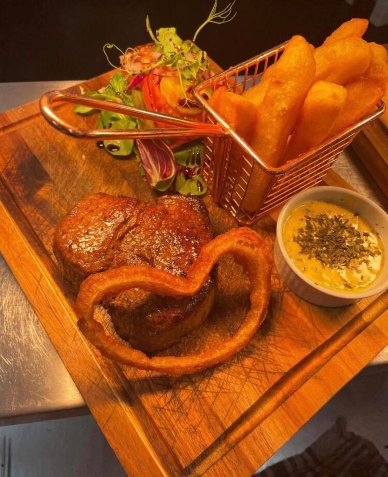The Manor Inn Pub And Steakhouse, Fridaythorpe, Driffield يورك المظهر الخارجي الصورة